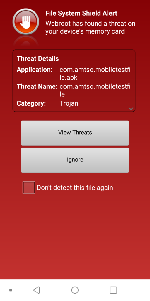 Snímek obrazovky na telefonu Android z antivirového systému Webroot upozorňuje uživatele na trojský virus hrozbu